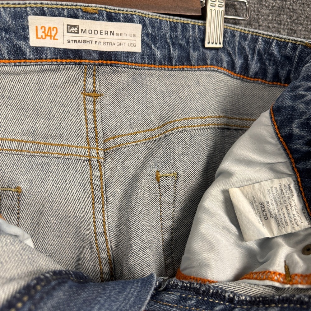 Lee Modern Series L342 Unisex Jean Straight Fit Straight Leg Sz 33x30 Distressed - Picture 3 of 10